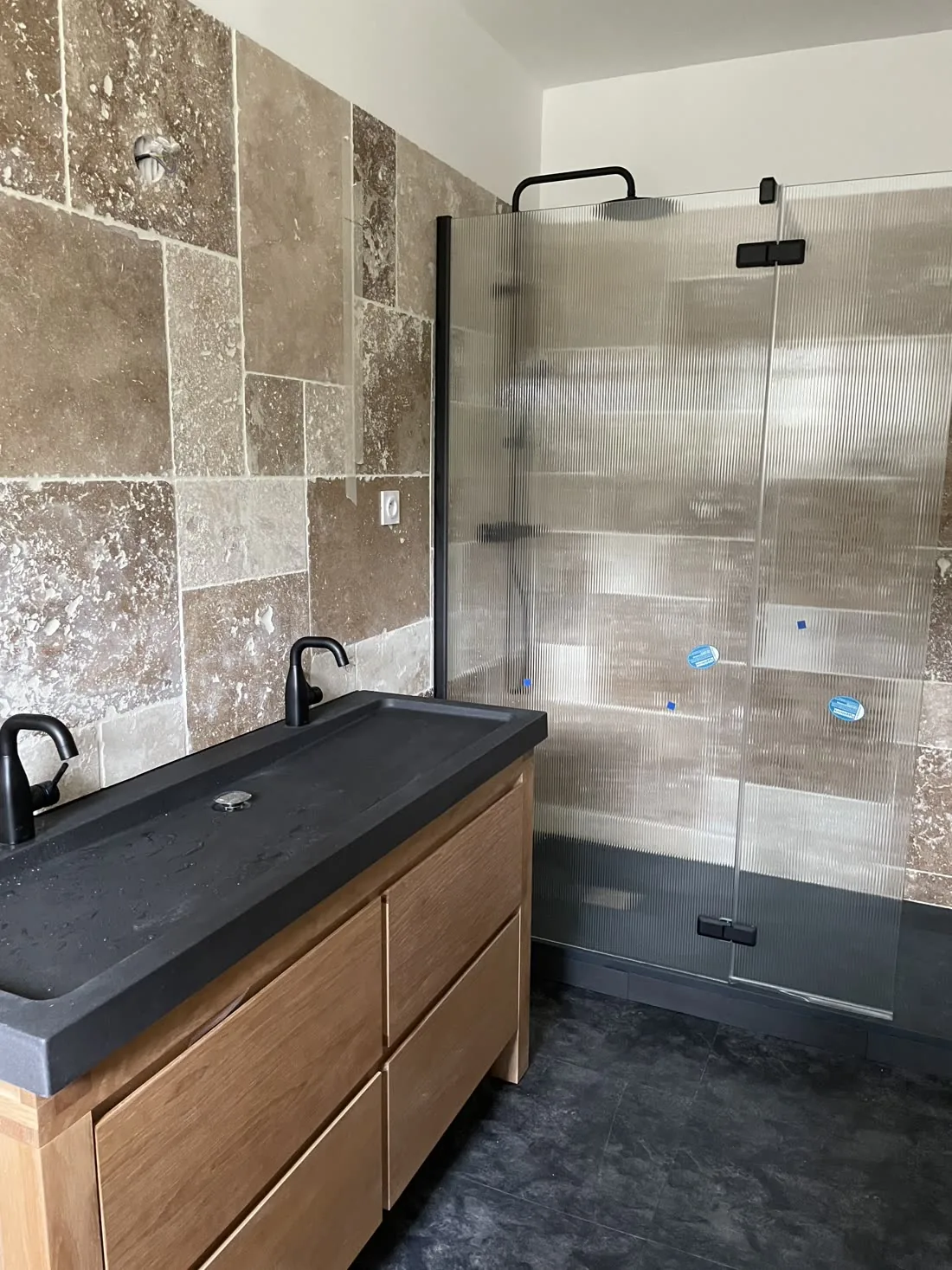 Douche italienne et double vasque à Castelnau-le-Lez