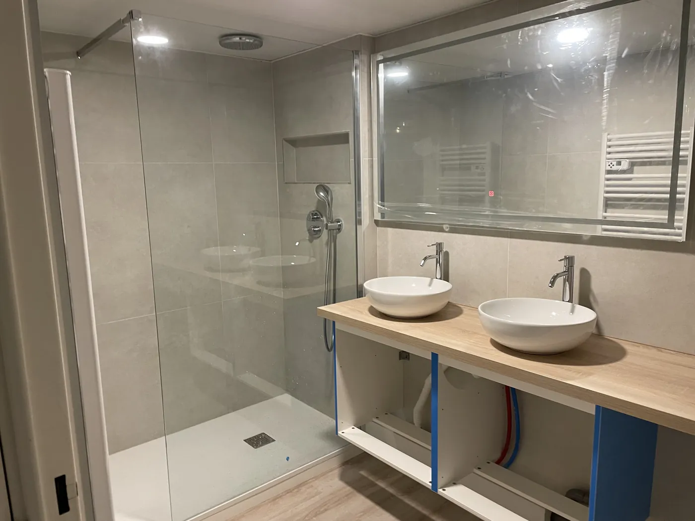 Colonne et mitigeur de douche encastrés : le guide technique
