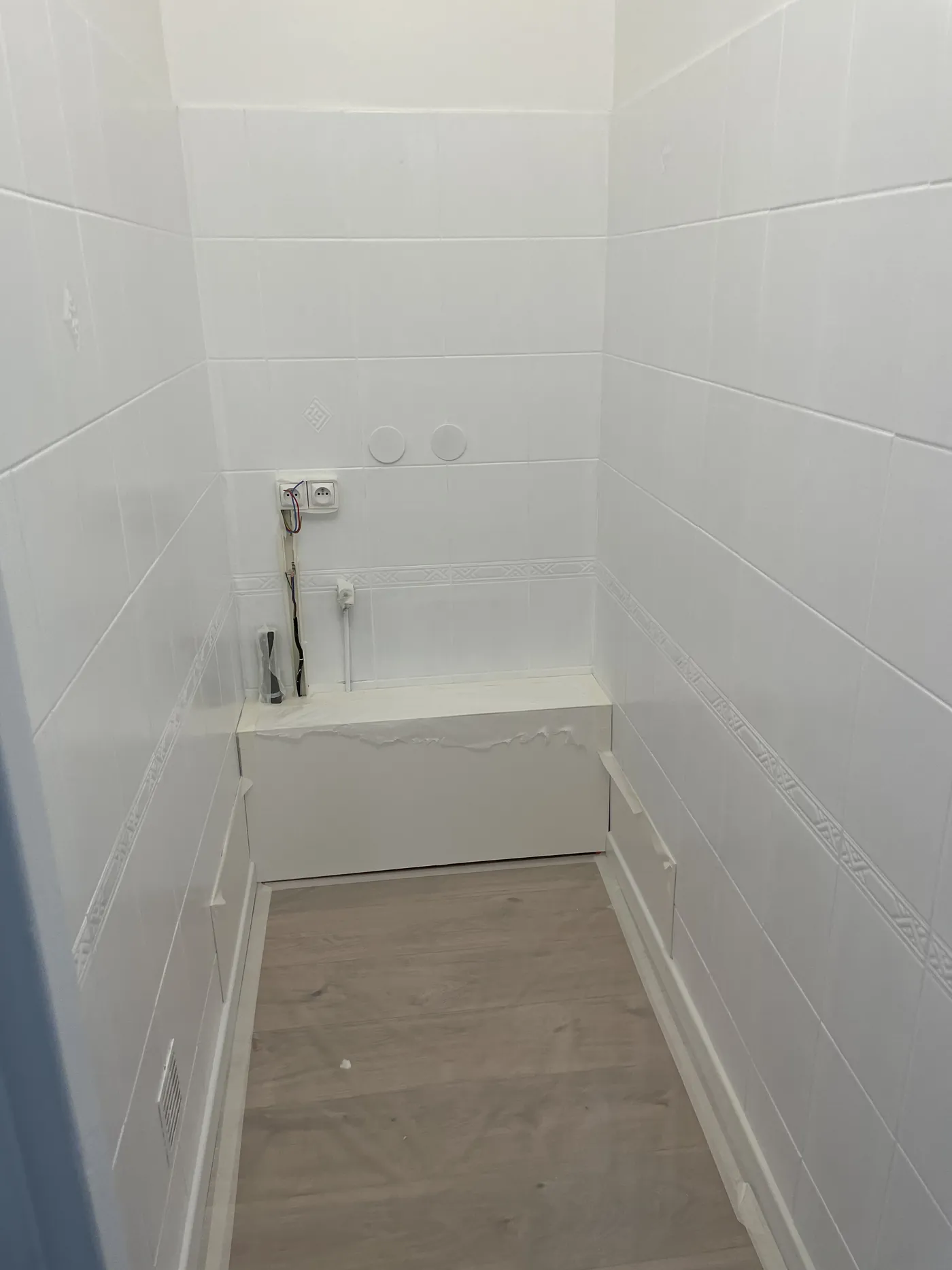 Pente et évacuation d'une douche à l'italienne : siphon, caniveau, débit