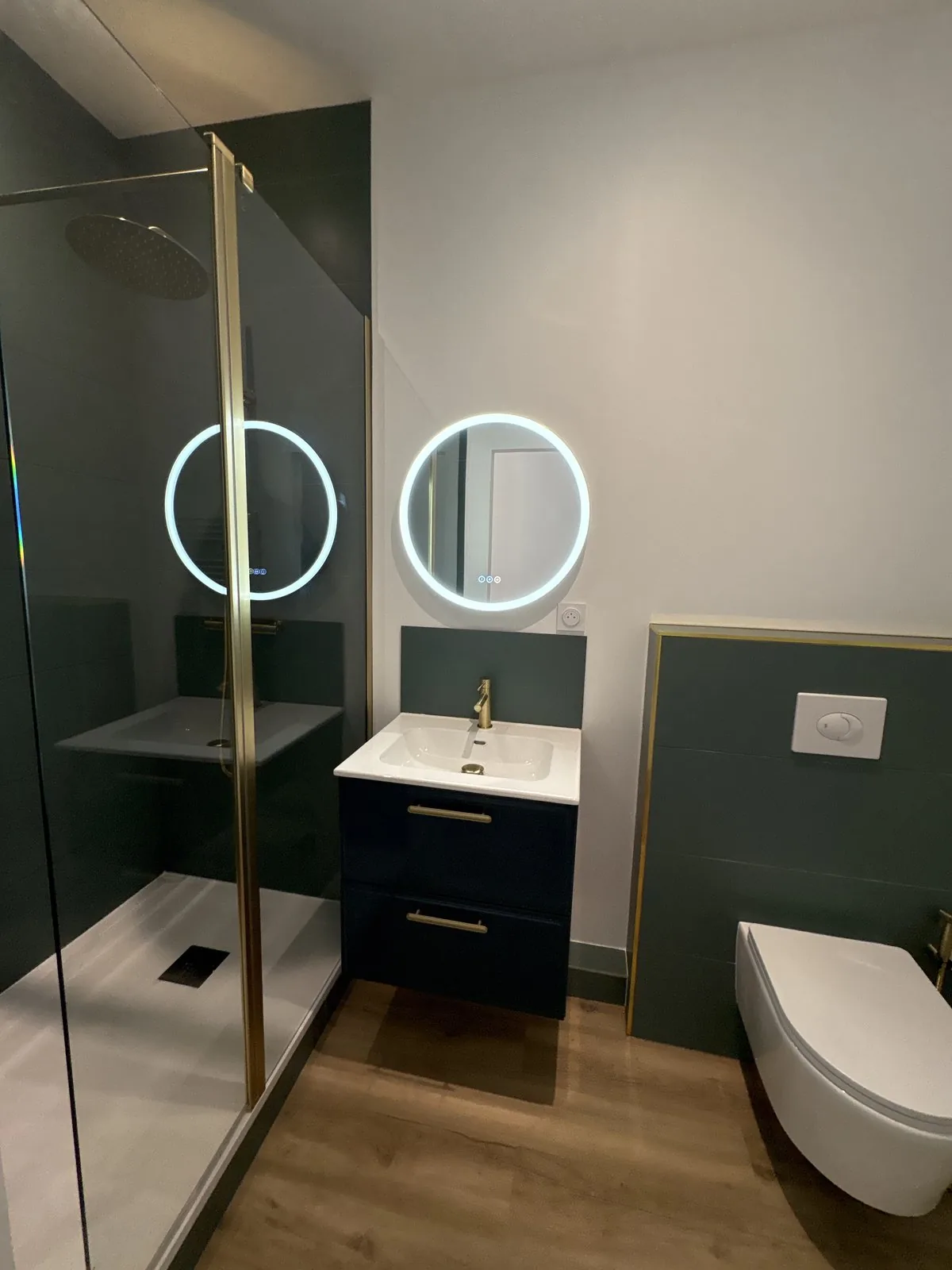 Rénovation salle de bain meuble vert à Castelnau-le-Lez