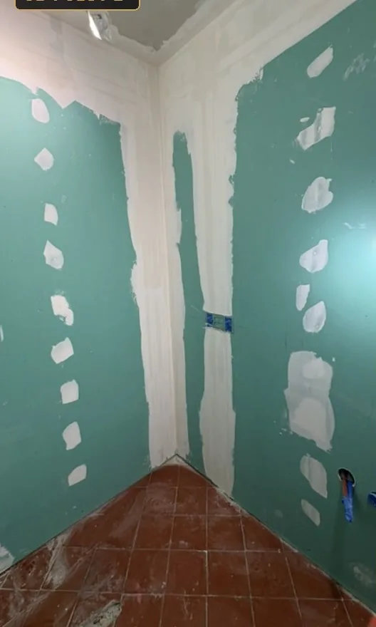 Salle de bain avant travaux à Castelnau-le-Lez