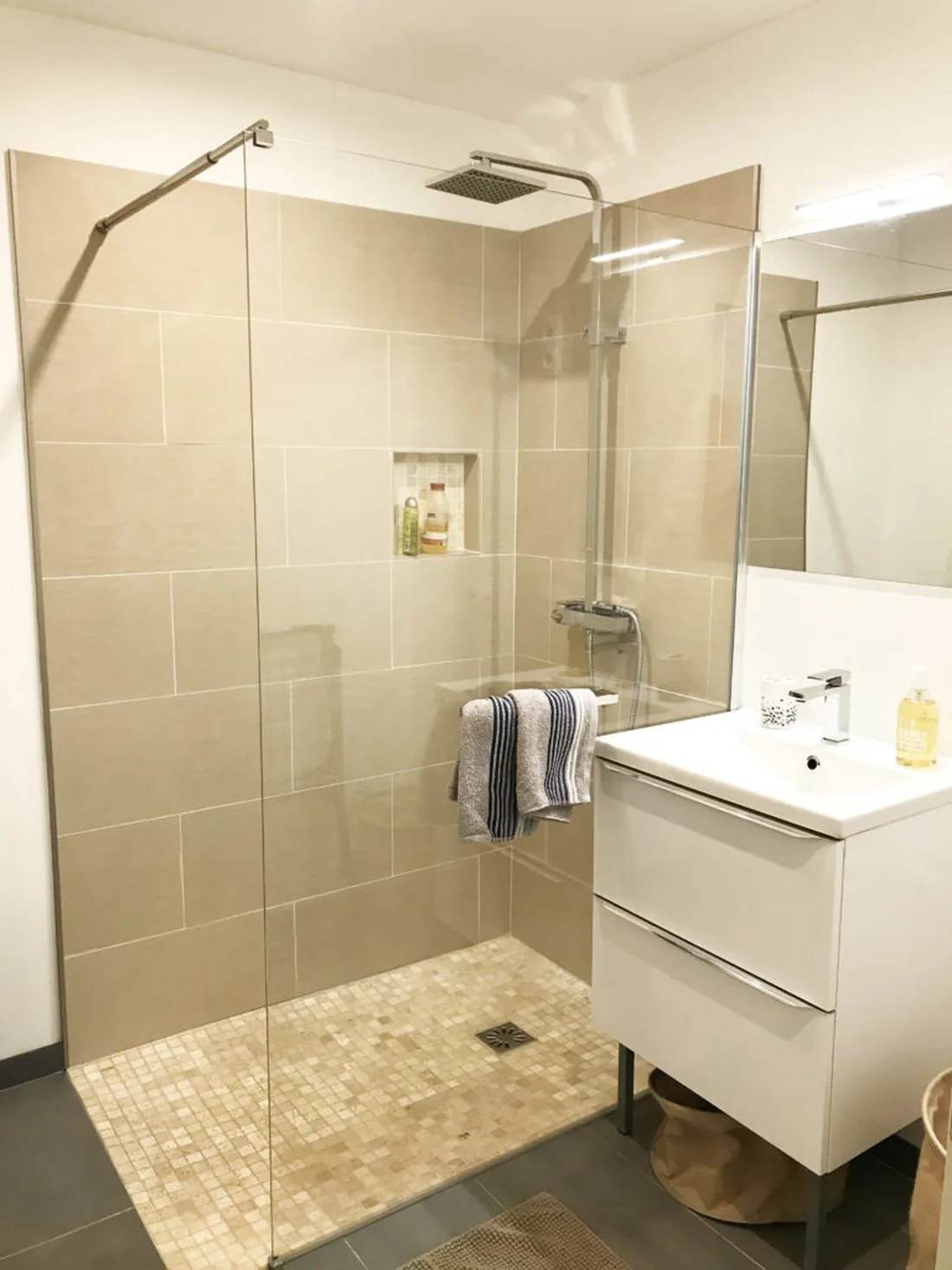 Douche à l'italienne mosaïque à Castelnau-le-Lez