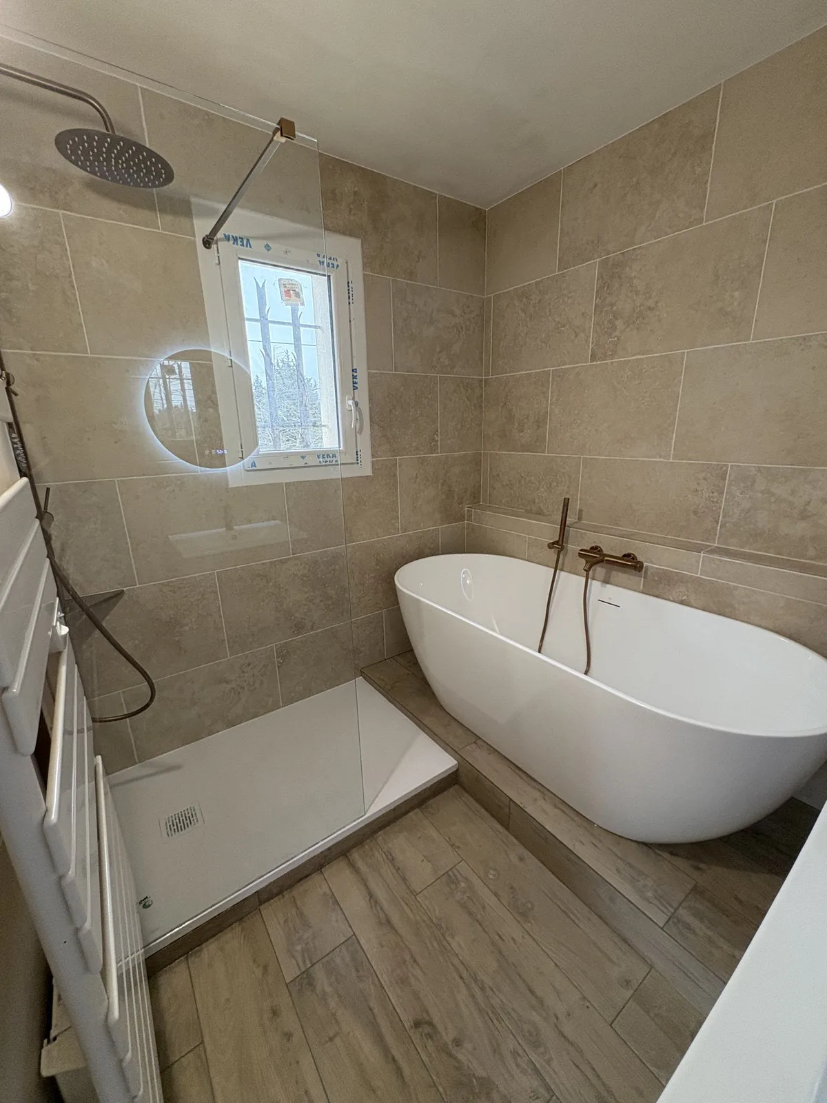Rénovation salle de bain travertin à Castelnau-le-Lez
